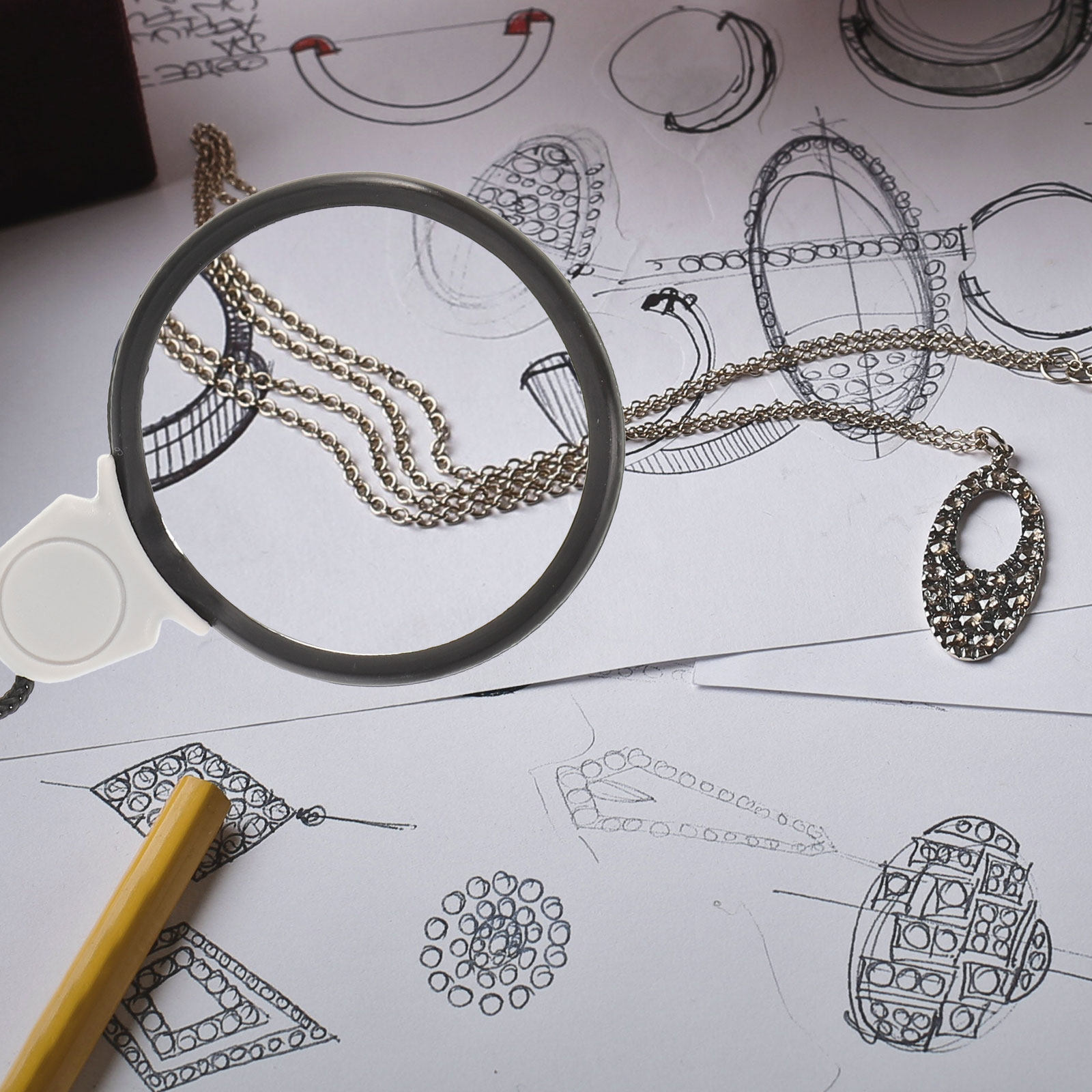 Jewelry Essentials Watches - Halsketten-Lupe mit Plastikkette und Klarer Linse